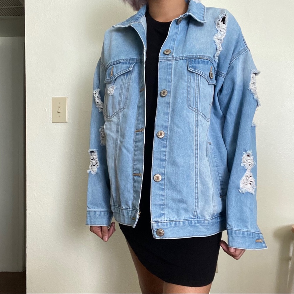 FOREVER 21 | Ripped denim jacket